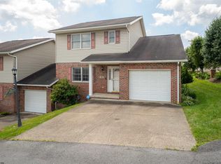 102 Meadow Ridge Dr, Morgantown, WV 26505