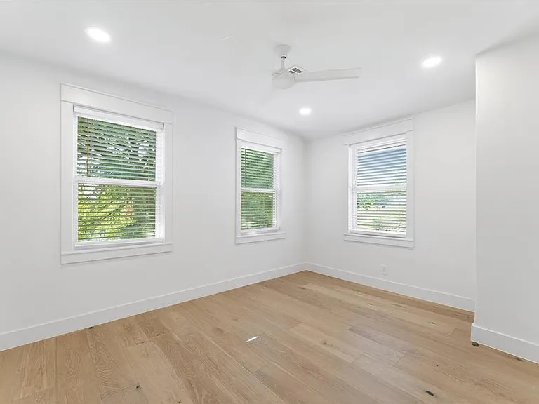 3301 Duval St — Photo 18