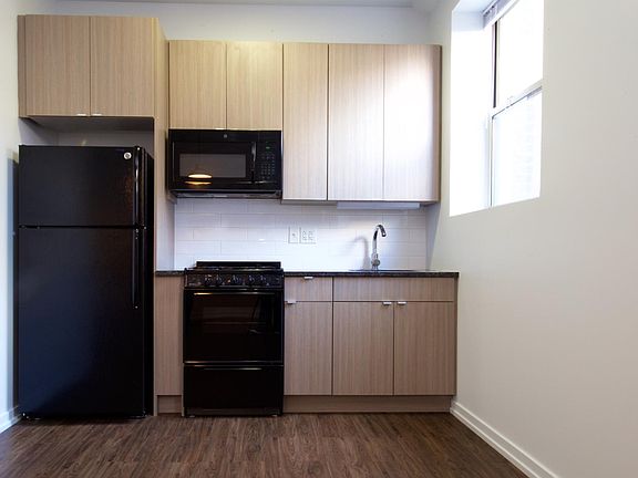 2nd image of 5059 N Kenmore Ave #108