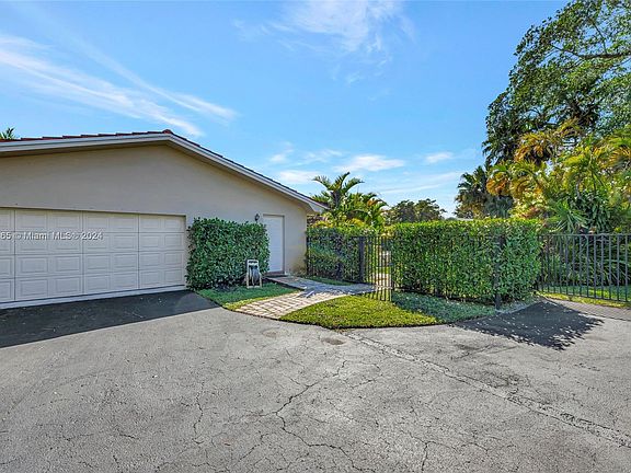 4th image of 17124 SW 79th Ct