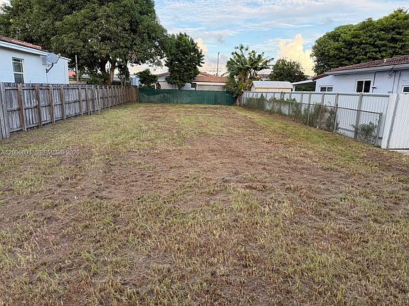 5th image of 231 NW 62nd Ave