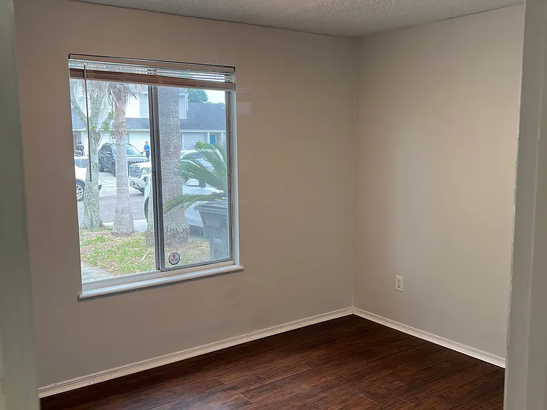 627 Aquatic Dr — Photo 9