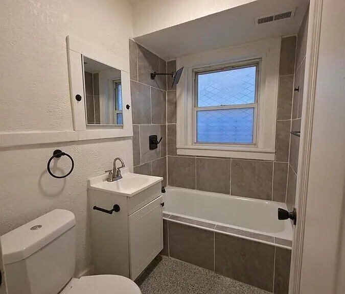 531 Gladstone Blvd #2 — Photo 8