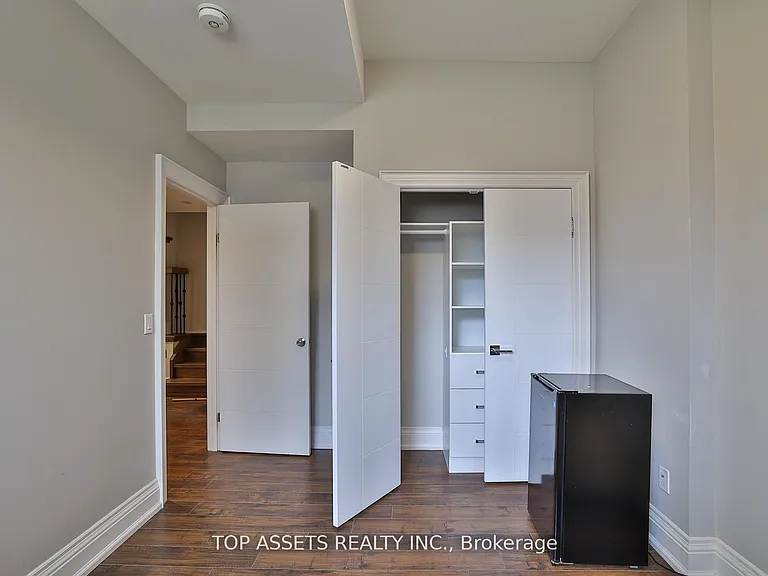54 Madawaska Ave #BASEMENT — Photo 18