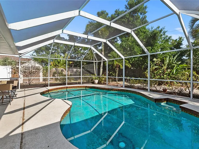 7860 Holiday Dr — Photo 19