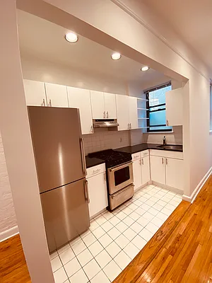 Rented by Metropolis Real Estate of Manhattan | media 23