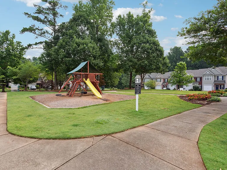 372 Azalea Cir — Photo 37