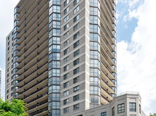 33 W Delaware Pl APT 22K, Chicago, IL 60610