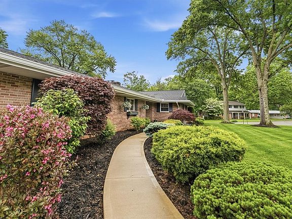 3rd image of 105 Appletree Dr