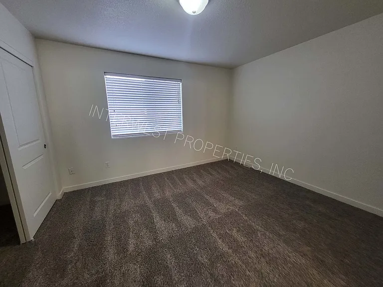 520 NE 128th Ave — Photo 23