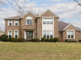 9009 Willow Springs Dr, Lyndon, KY 40242