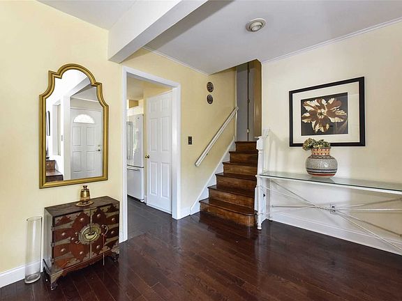 3rd image of 219 Floral Ave