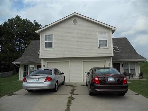 1st image of 832/34 Walker Ct