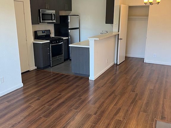 2nd image of 1210 Venice Blvd #302-D