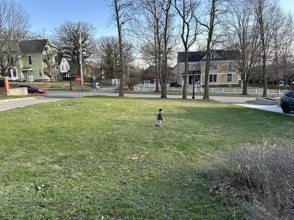 1917 Center St, Des Moines, IA 50314