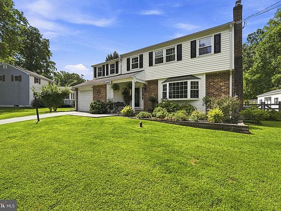2nd image of 325 Colonial Dr