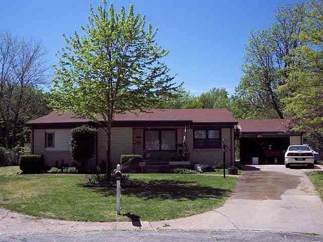 1st image of 833 Alexander Ct