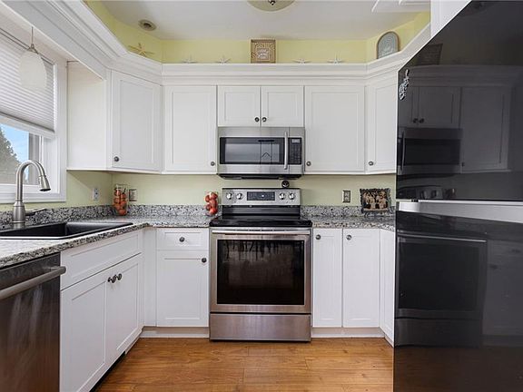 4th image of 414 N Ln