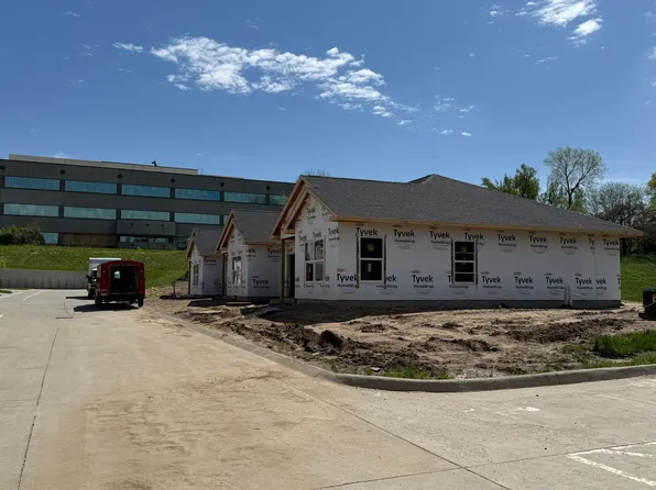 Pre-Leasing Now: Buffalo Ridge Townhomes | 2 Bed, 2 Bath, Attached Garage, 5259 N River Blvd NE #A, Cedar Rapids, IA 52411