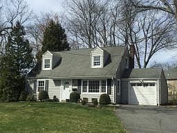 1st image of 25 Maplewood Dr