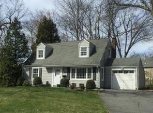 25 Maplewood Dr, Livingston, NJ 07039
