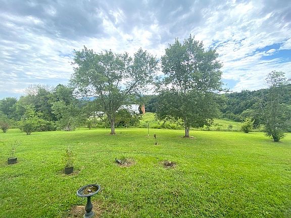 2nd image of 220 Wye Dr
