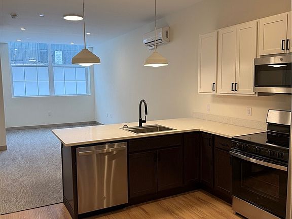 3rd image of 1117 W Fayette St #114