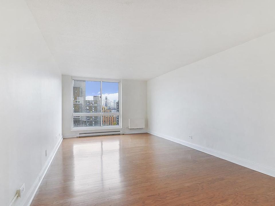 1st image of 546 Main St APT 621