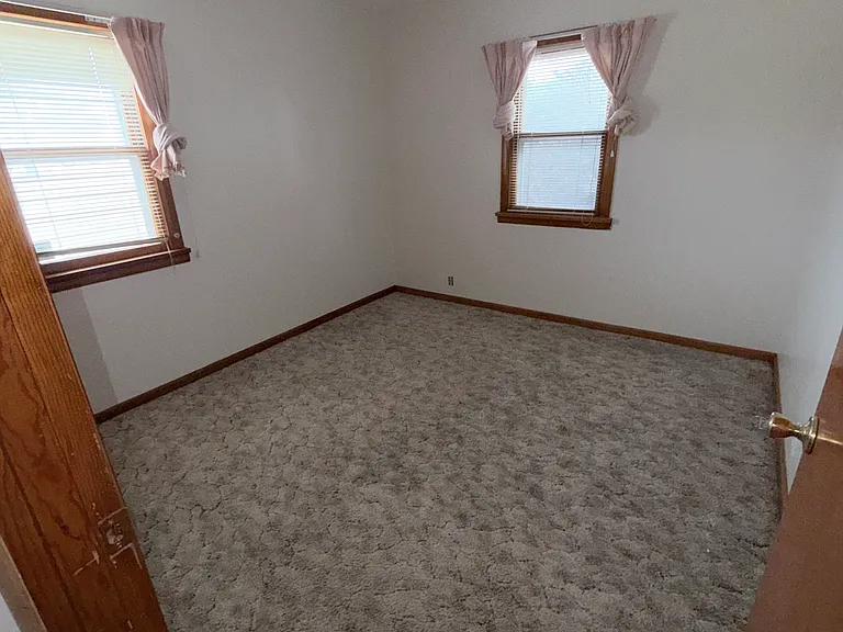 216 S Poplar St — Photo 8