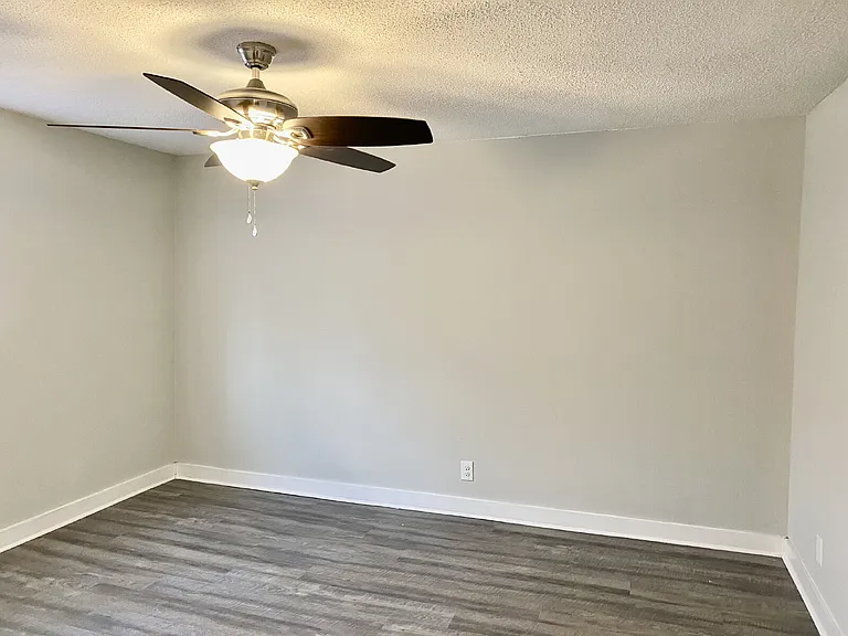 502 Woodcreek Dr E #2 — Photo 7