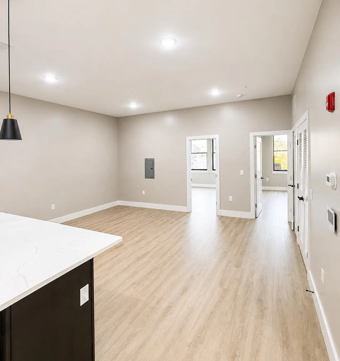 2 bed, 2.0 bath, 1100 sqft, $3,300 — Photo 4