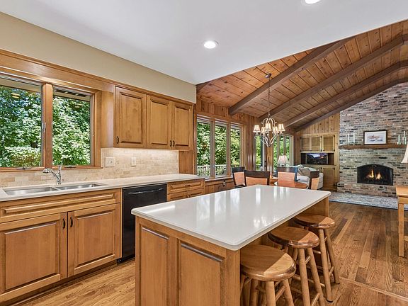4th image of 17380 Hampton Ct