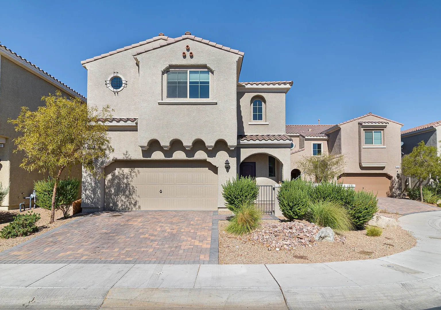 Beautiful 3-Bedroom Home with Private Pool in Guard-Gated Tuscany Community! — Photo 3
