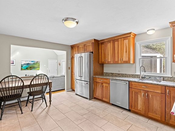 3rd image of 39 Malbone St