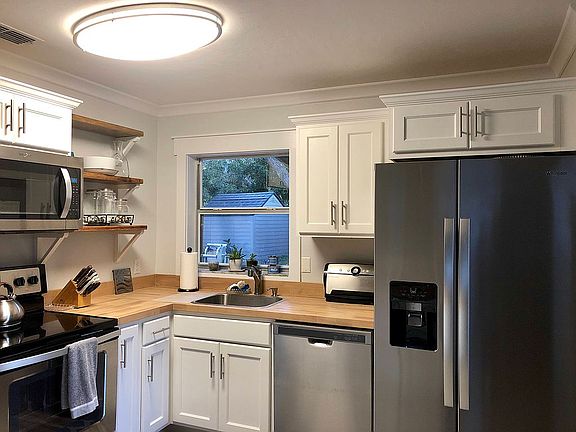 3rd image of 19 Shady Ln N