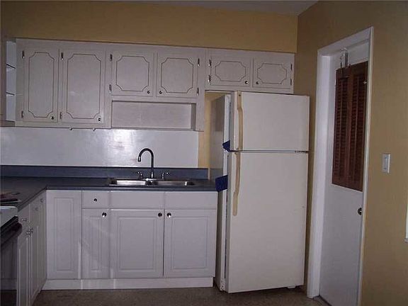4th image of 5737 Lincoln St