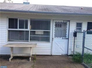 11 Pebble Ln, Levittown, PA 19054