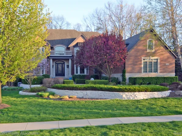 1867 Lincolnshire Dr, Rochester Hills, MI 48309