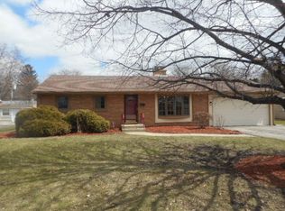 154 S Edgelawn Dr, Aurora, IL 60506