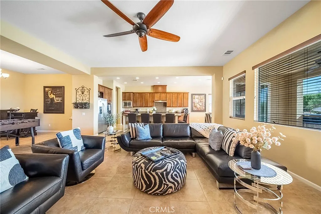 3 bed, 2.5 bath, 2867 sqft, $9,900 — Photo 3