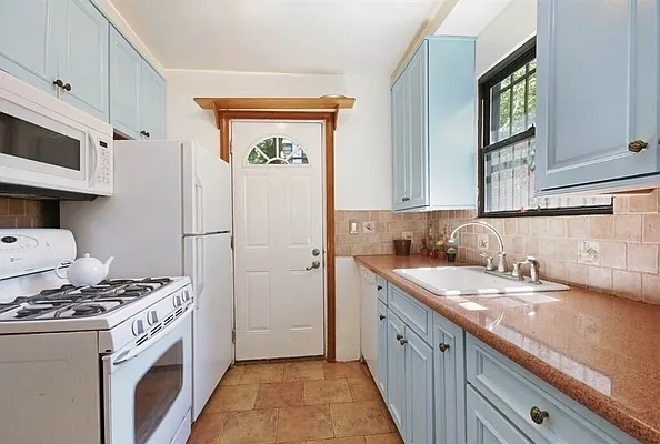 Rented by Limestone Realty Bklyn, LLC | media 2