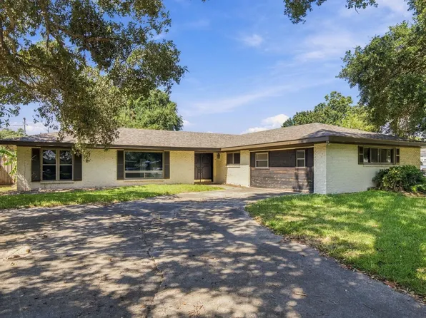 330 Arlington Dr, Lake Charles, LA 70605