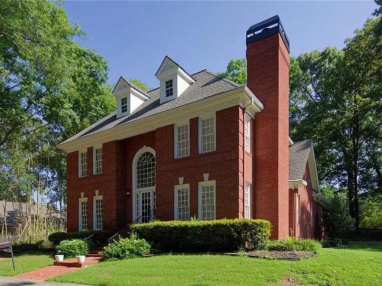 1150 Goodwin Pl — Photo 1