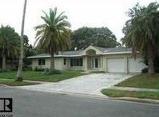 421 Rosery Rd, Belleair, FL 33756