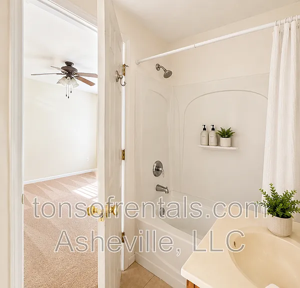 28 Rotunda Cir — Photo 10
