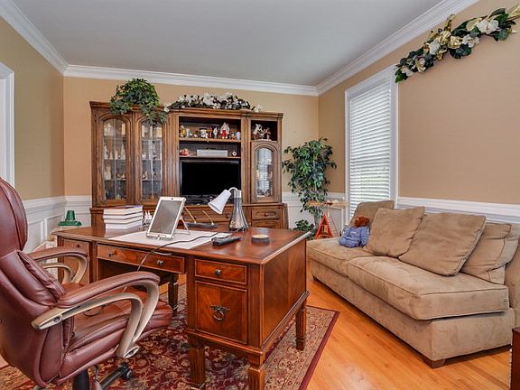 5th image of 4144 Knollcrest Cir N