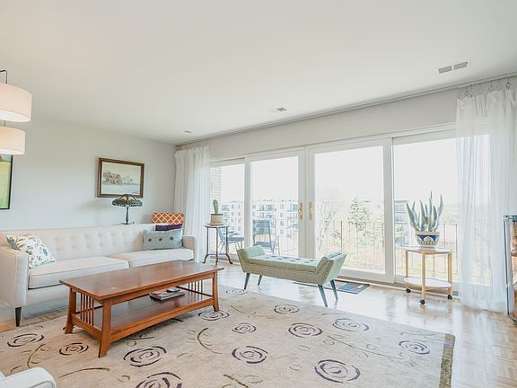 3rd image of 235 Marengo Ave #6AN