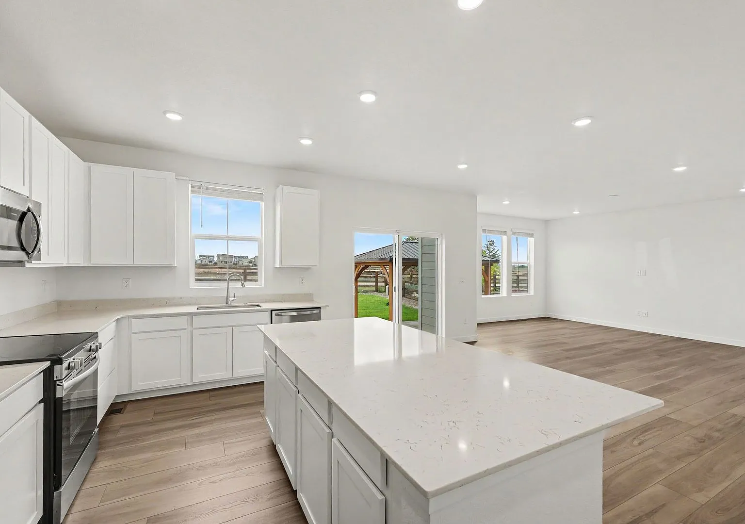 3 Bed / 2.5 Bath Home in Haven at Barefoot Lakes Firestone — Photo 4