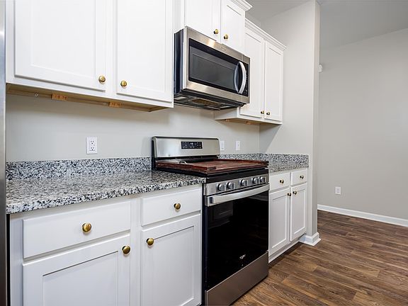 3rd image of 833 Kirby Ct