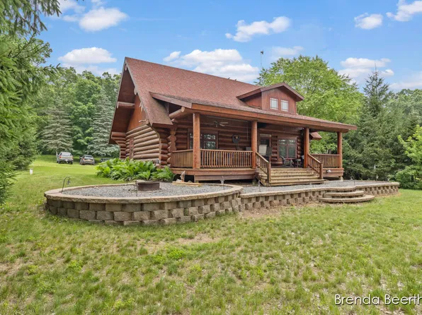 2618 N Mundy Ave, White Cloud, MI 49349